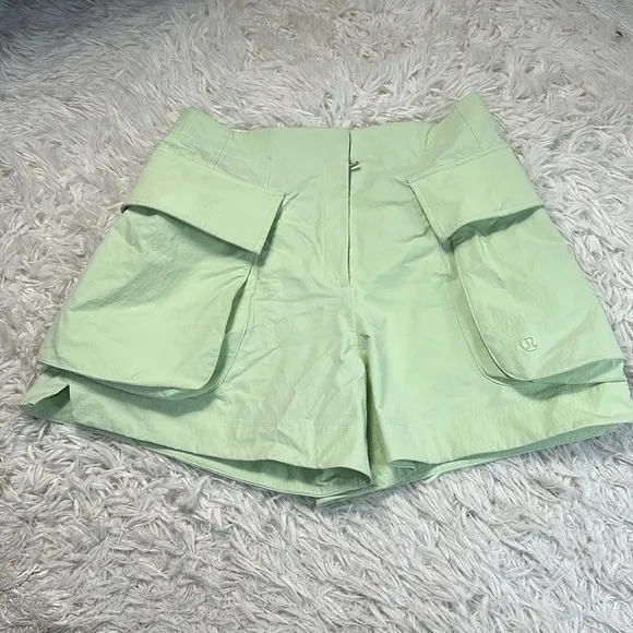 Lululemon Relaxed-Fit Super-High-Rise Cargo Short 4&quot; Kohlrabi Green