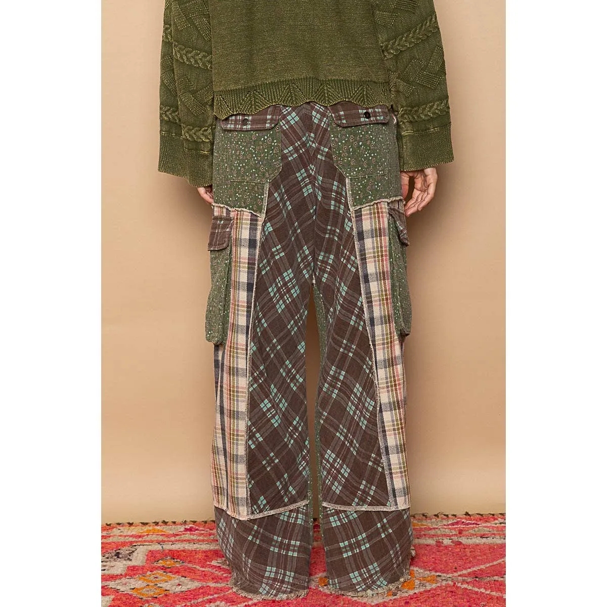 POL Wide leg elastic waist contrast plaid cargo pockets pants: BRICK MULTI